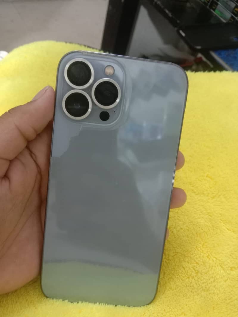 Apple iPhone 13 Pro Max 4