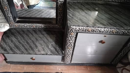 Dressing table