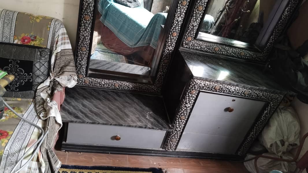 Dressing table 4
