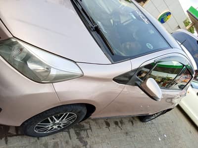 Toyota Vitz 2015