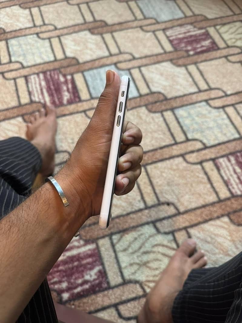 Apple iPhone X 3