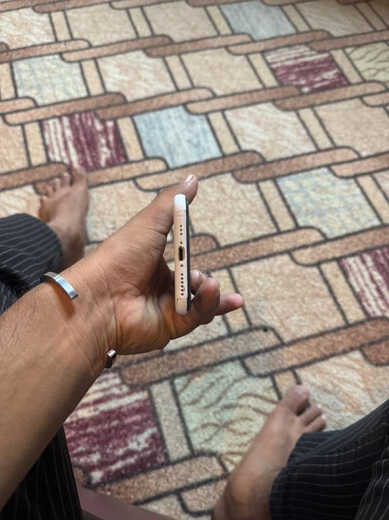 Apple iPhone X 4