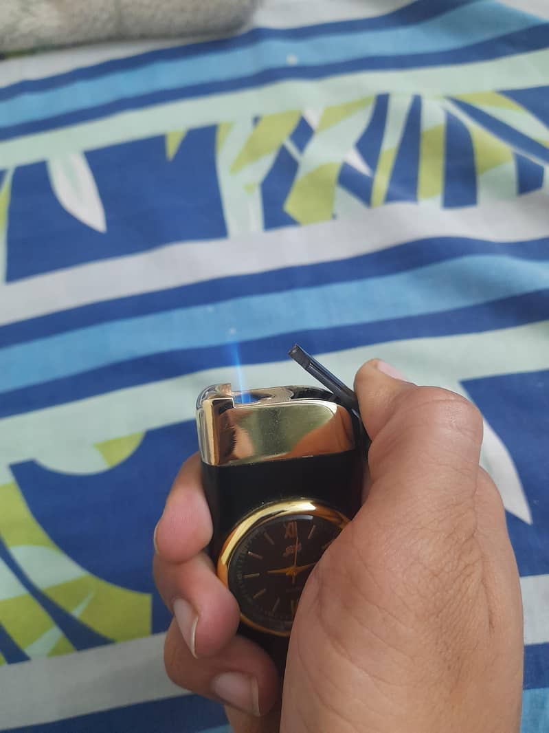 Fancy lighter with clock 10/10 condition 4