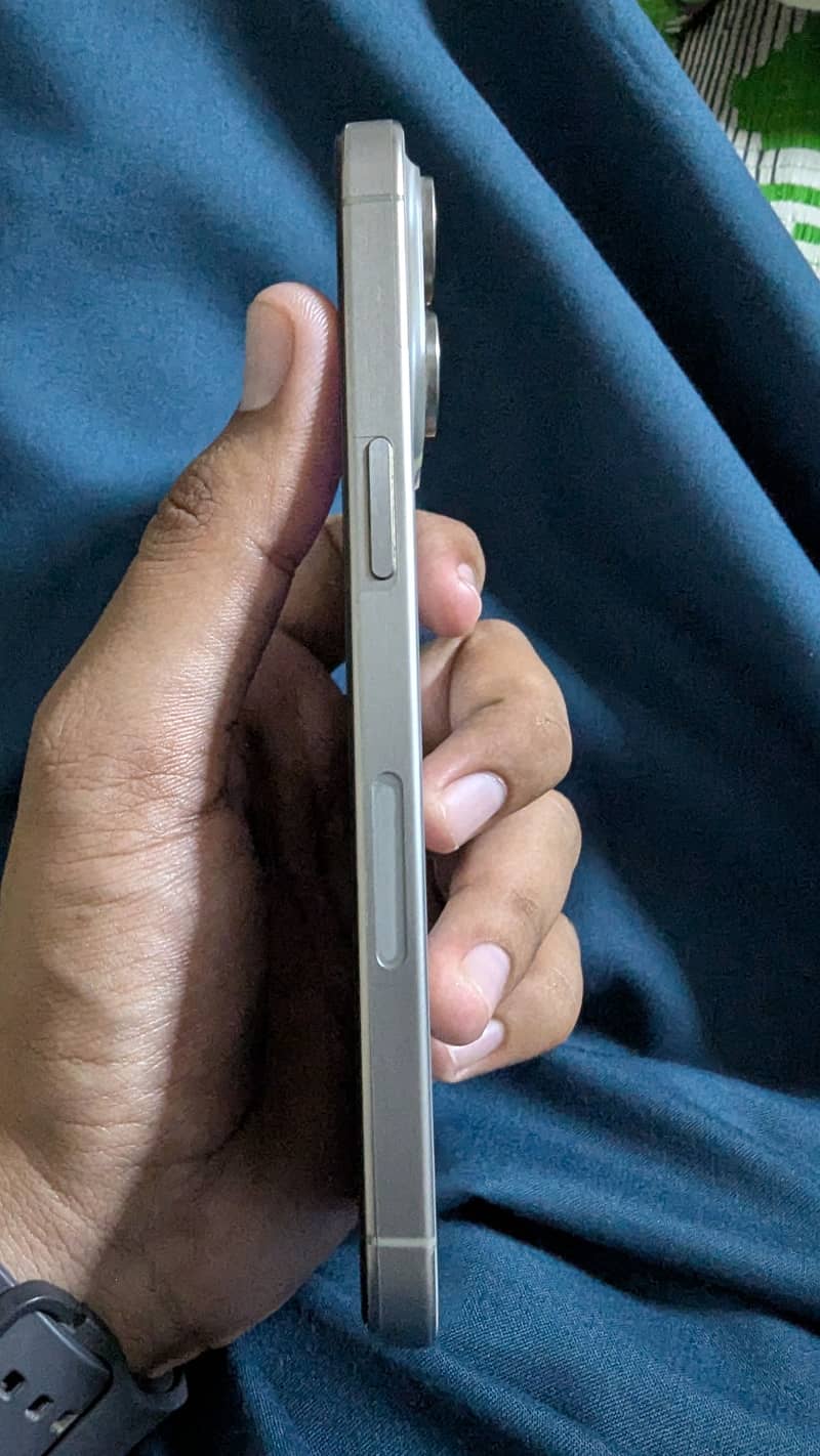Apple iPhone 15 Pro Max 2