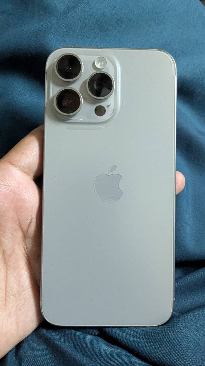 Apple iPhone 15 Pro Max 5