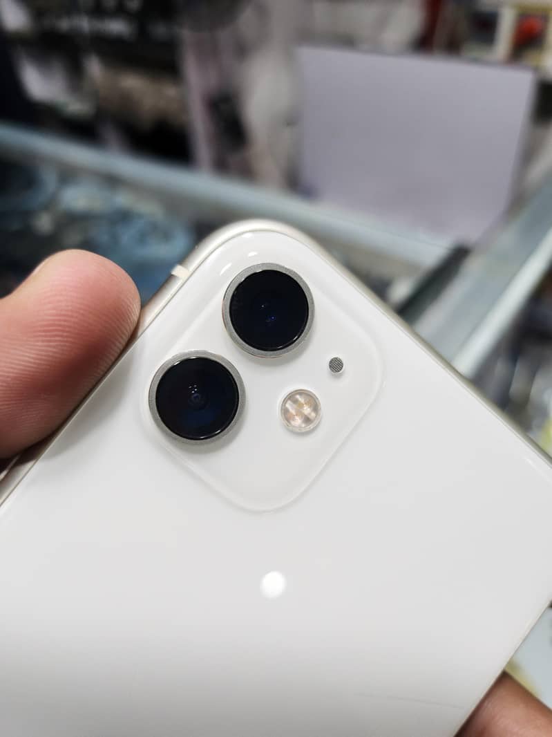 Apple iPhone 11 4