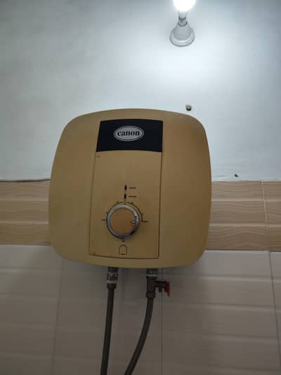 Canon Semi Instant water geyser / Heater - 10 litre capacity - 100% ok