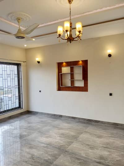 10 Marla Upper Portion For Rent In Bahria Town Lahore