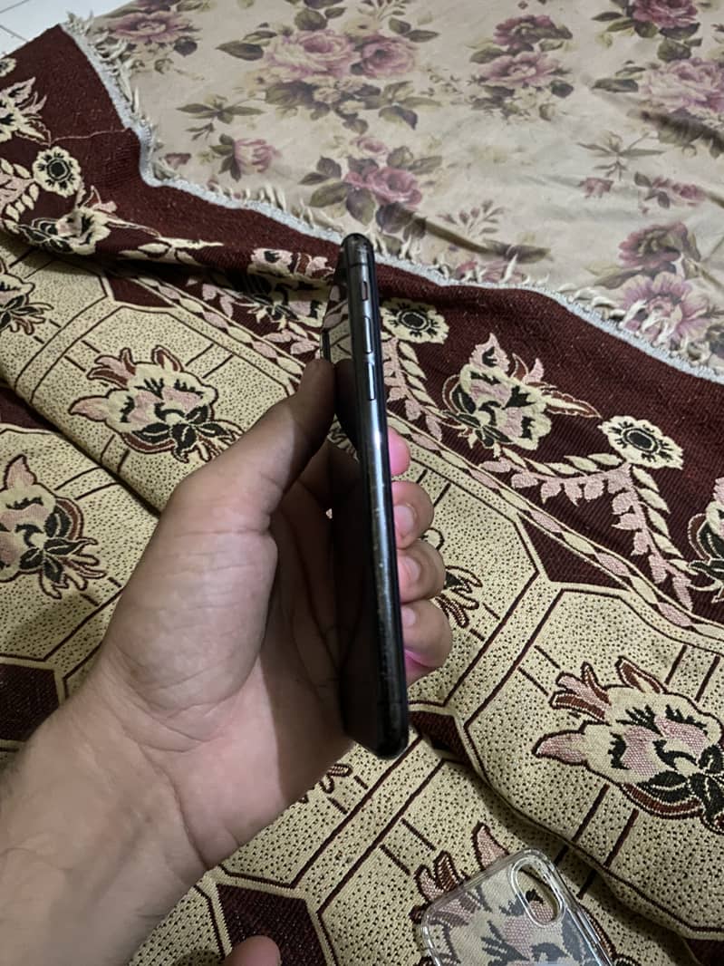 Apple iPhone X 4