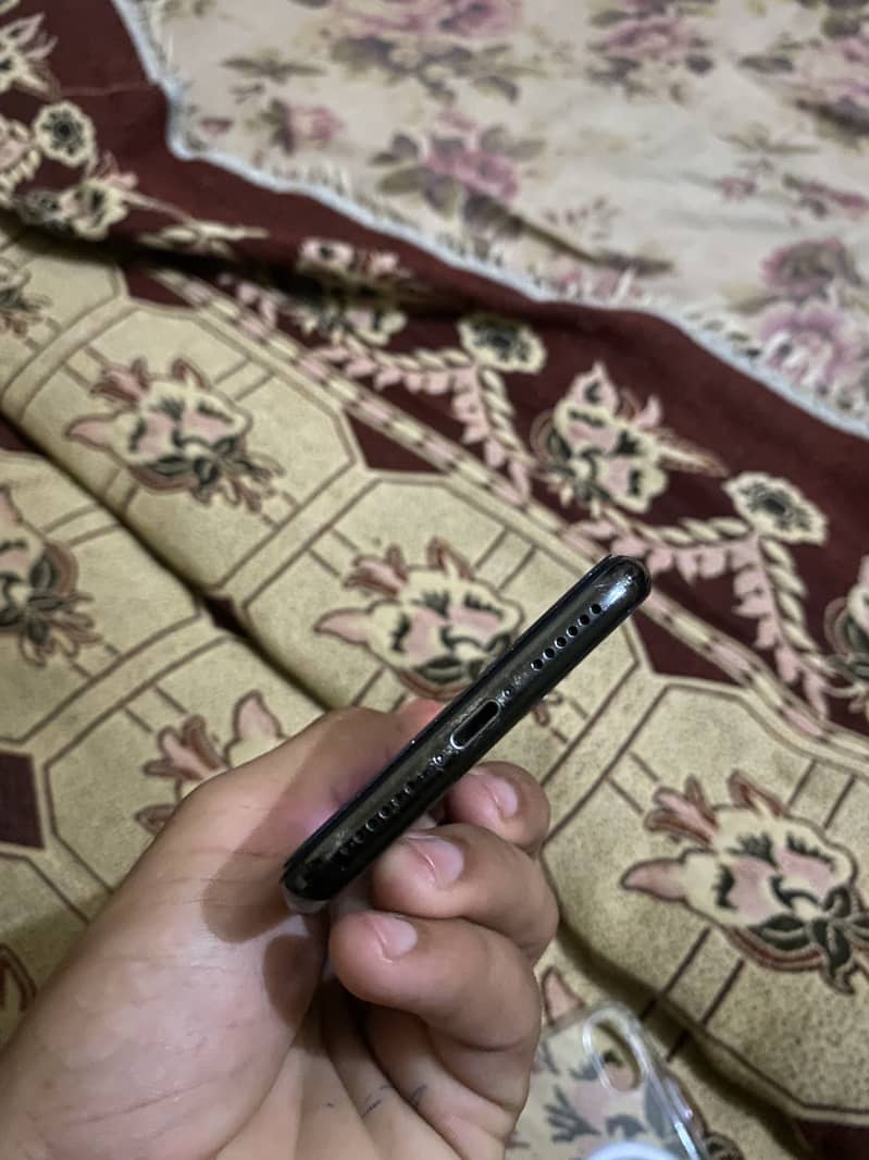 Apple iPhone X 5