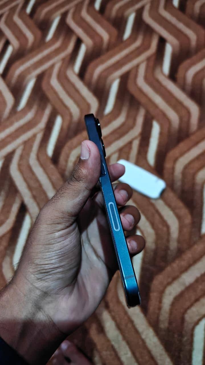 Apple iPhone 13 4