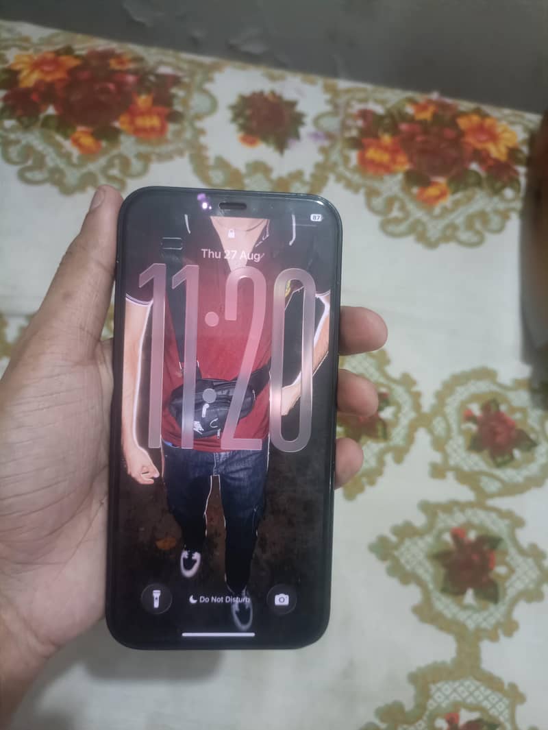 Apple iPhone 12 4