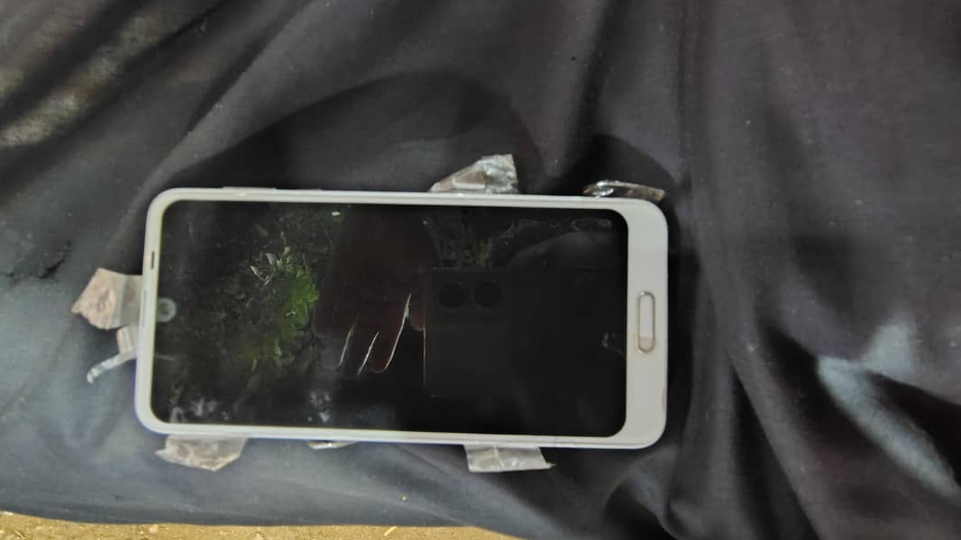 Sharp Aquos R2 0