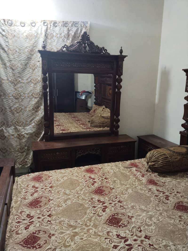 king size bed showcase dressing table dinning table 1