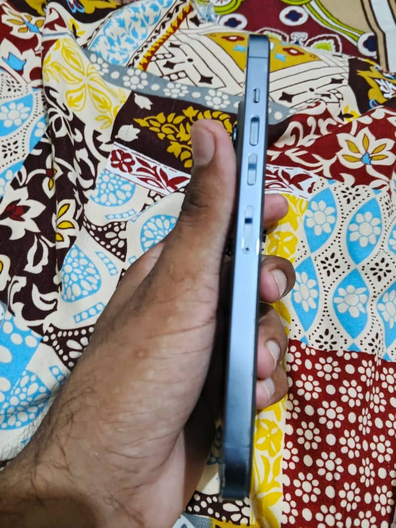 Apple iPhone 13 Pro Max 1