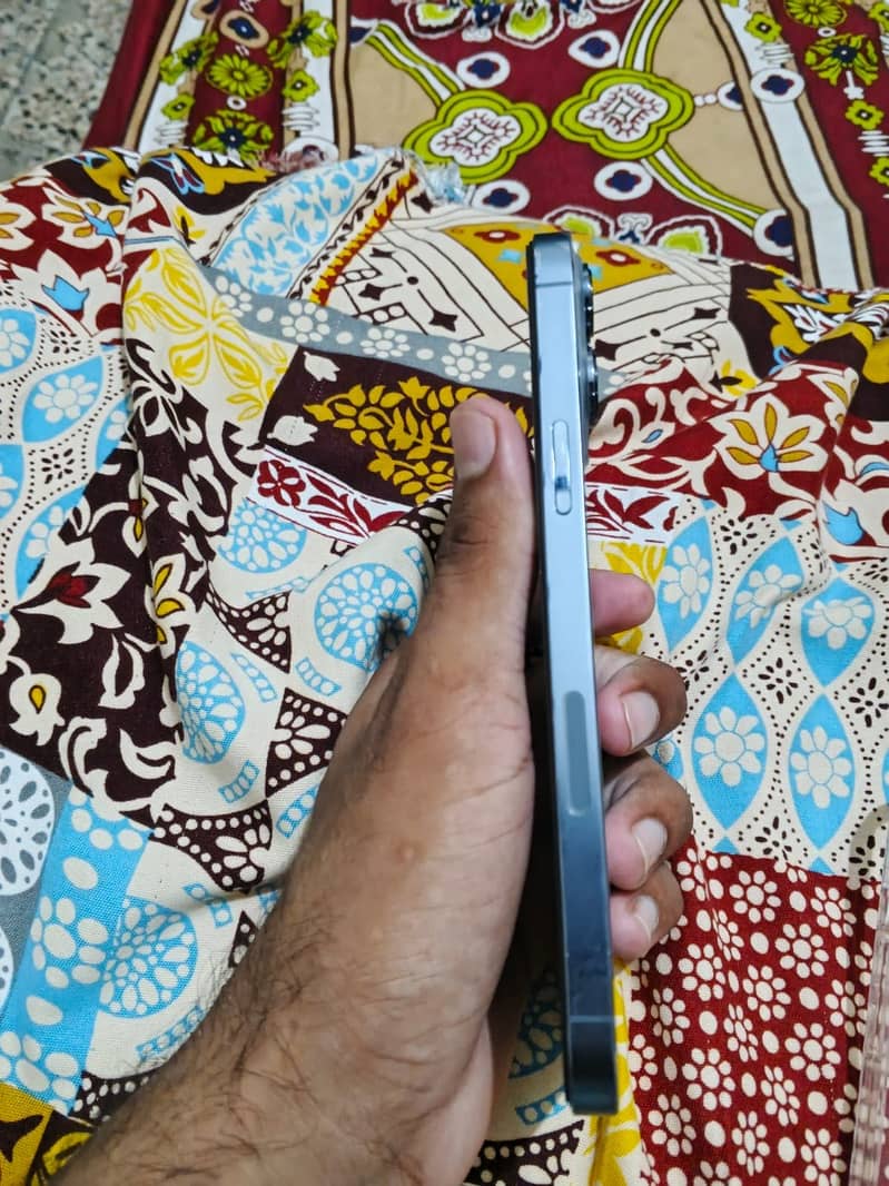 Apple iPhone 13 Pro Max 2