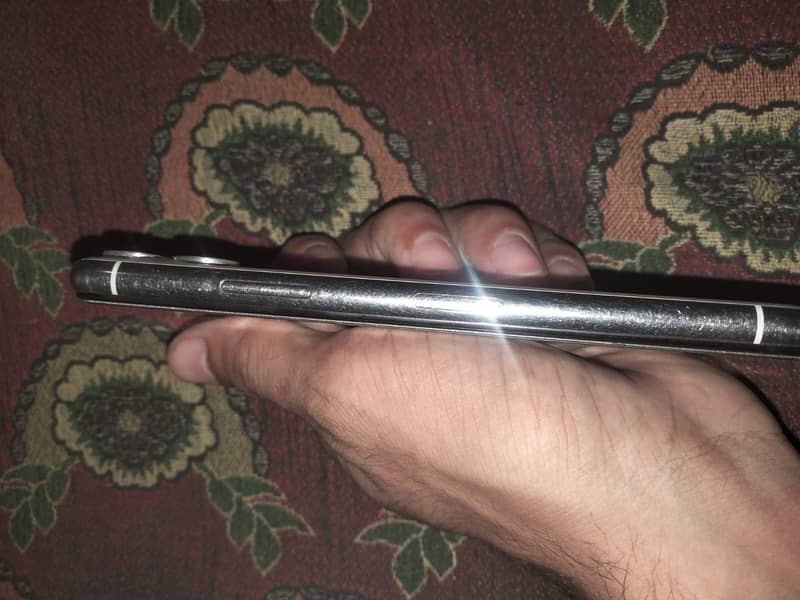 Apple iPhone 11 Pro 2
