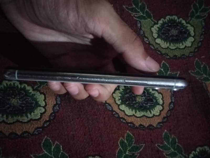 Apple iPhone 11 Pro 4