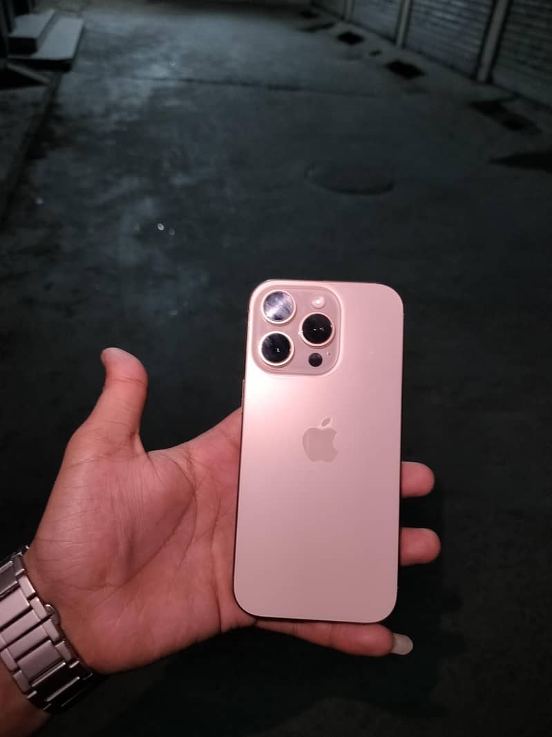 Apple iPhone 16 Pro 0