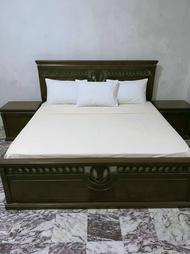 Bed Set with 2 Side Tables 0