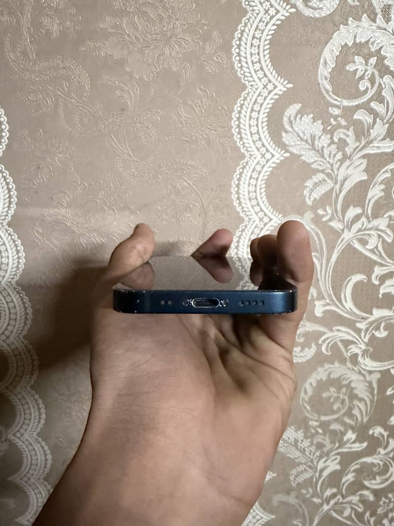 Apple iPhone 13 mini 4