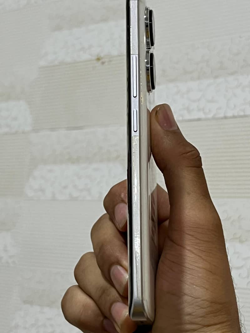 Xiaomi Redmi Note 13 Pro Plus 2