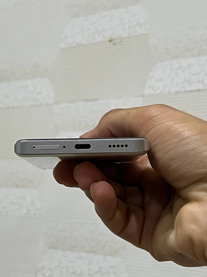 Xiaomi Redmi Note 13 Pro Plus 3