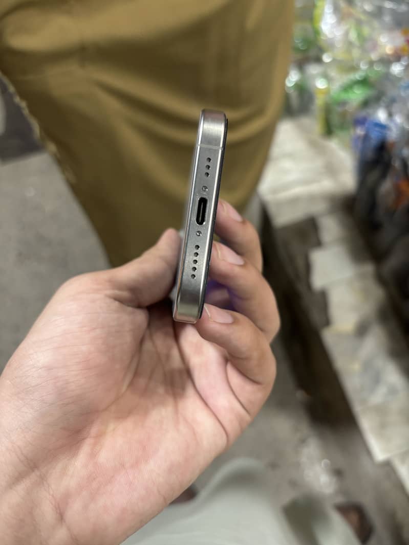 Apple iPhone 15 Pro 0