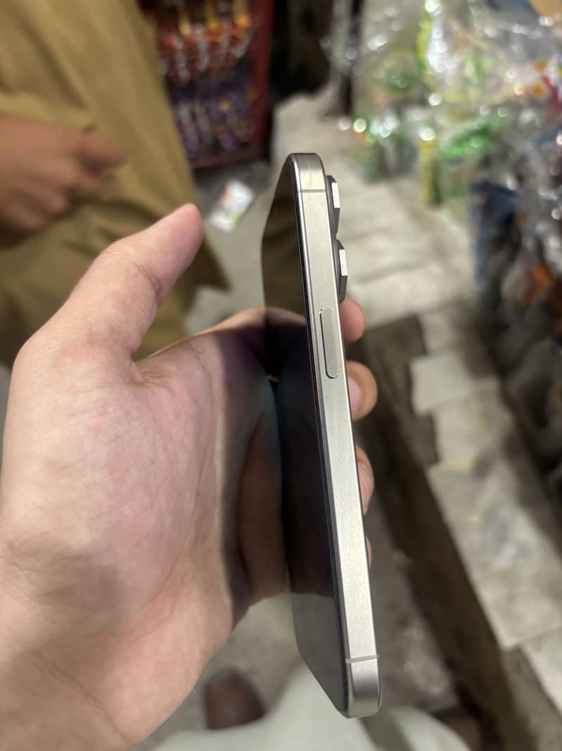 Apple iPhone 15 Pro 3