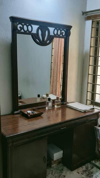 *Dressing Table with Large Mirror and Sitting Stool