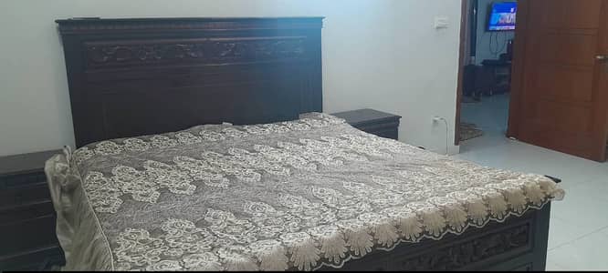 King Bed without mattress