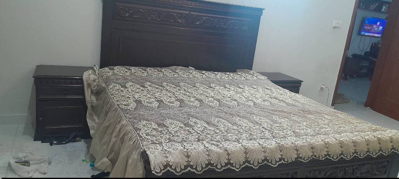 King Bed without mattress 1