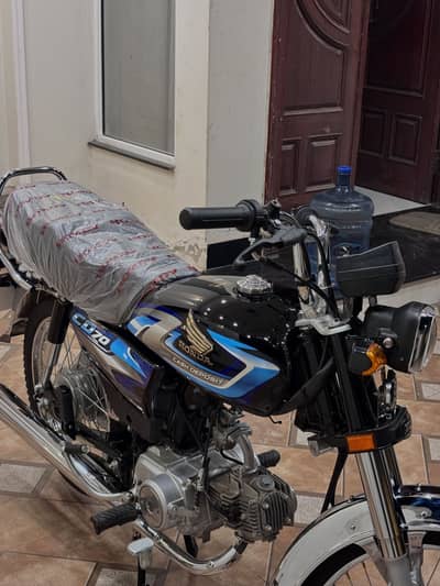 Honda cd70 new 2027 showroom se ghr ayi hai