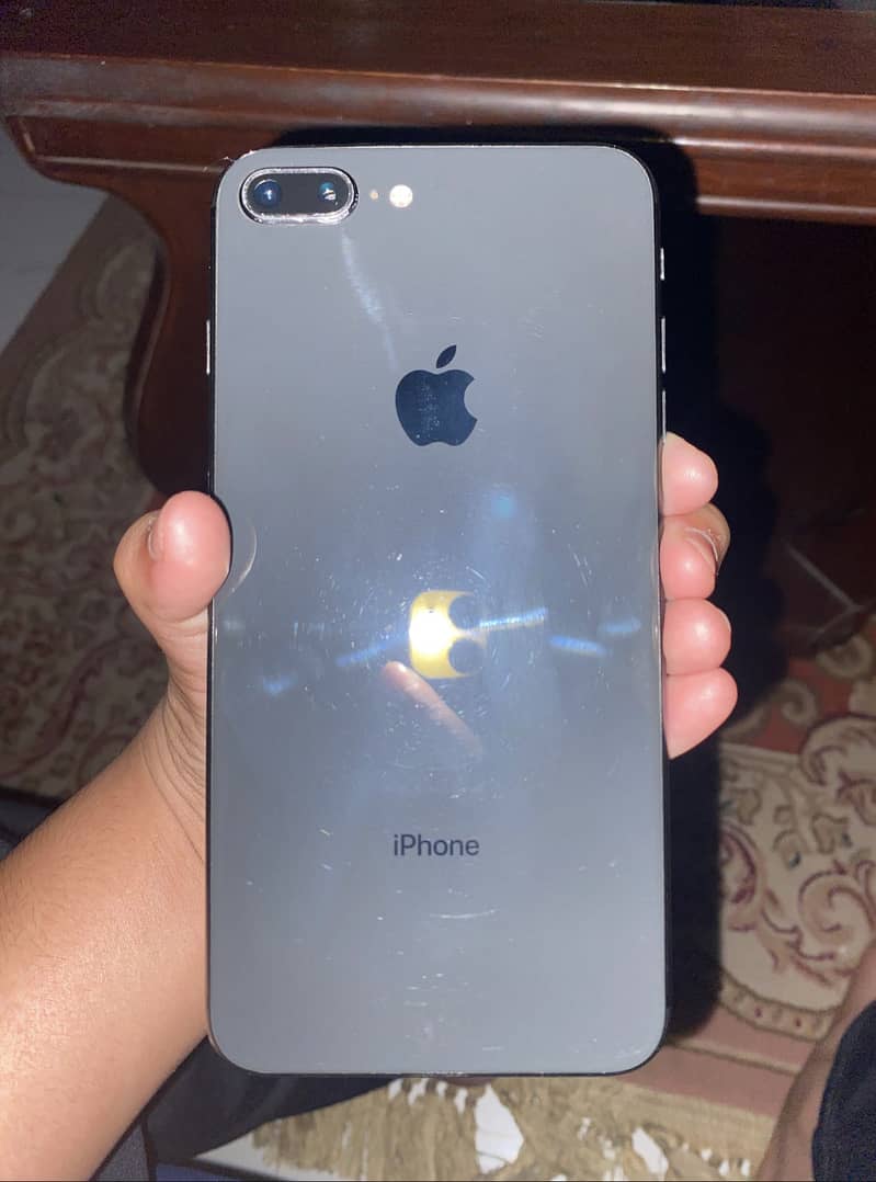 Apple iPhone 8 Plus 1
