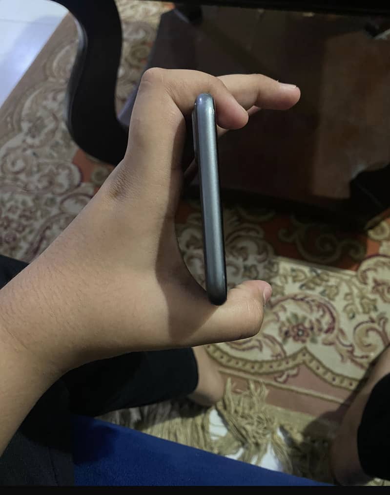 Apple iPhone 8 Plus 4