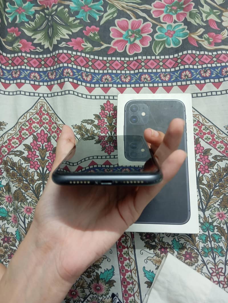 Apple iPhone 11 4