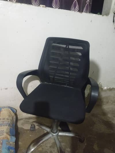 Black Mesh Swivel Office Chair - Good Condition
