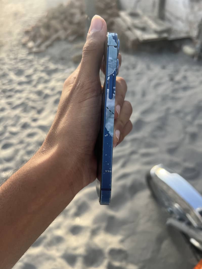 Apple iPhone 12 mini 4