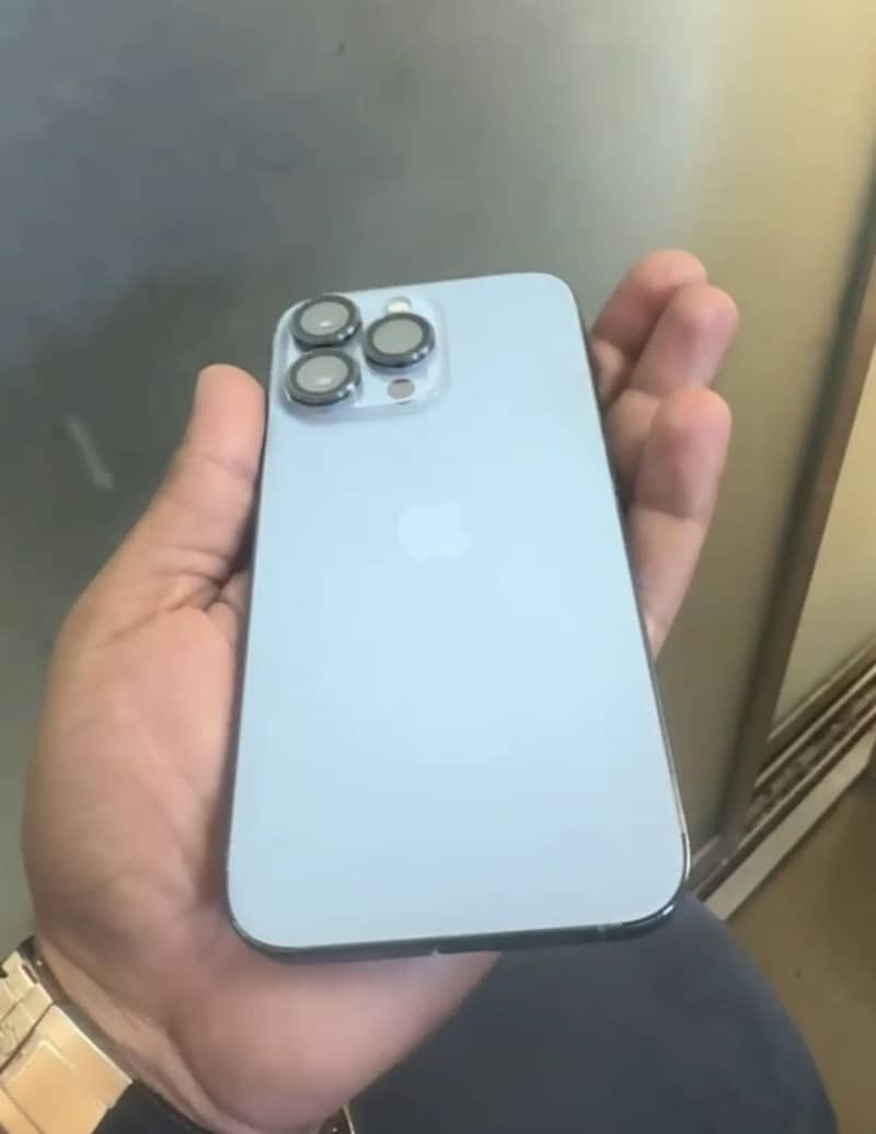 Apple iPhone 13 Pro 3