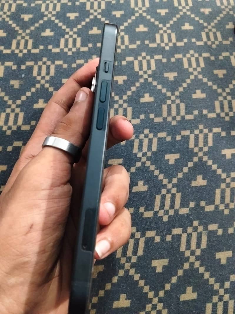 Apple iPhone 13 3