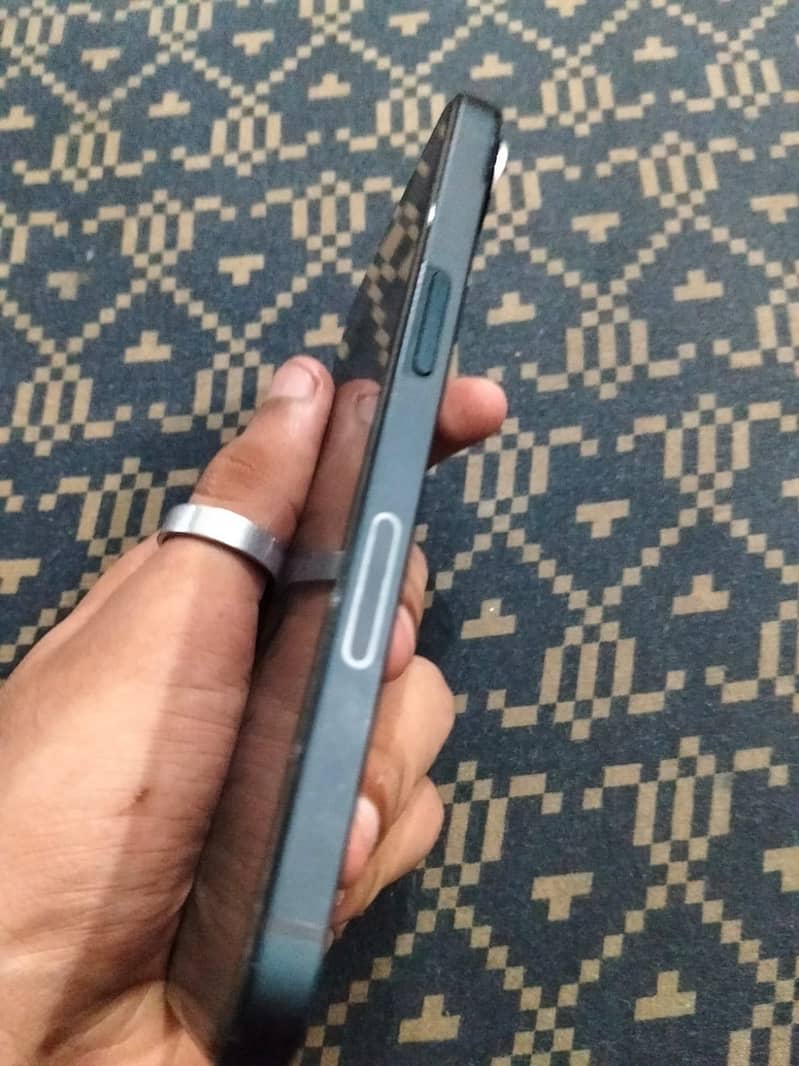 Apple iPhone 13 4