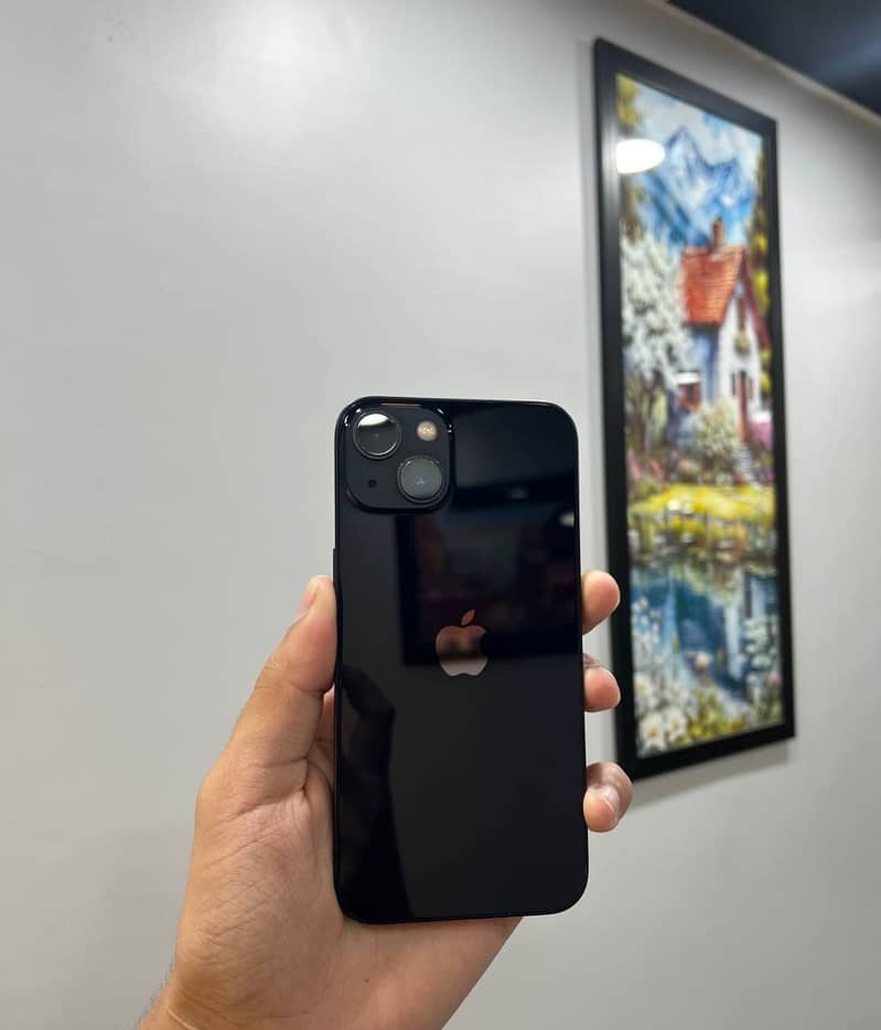Apple iPhone 13 1