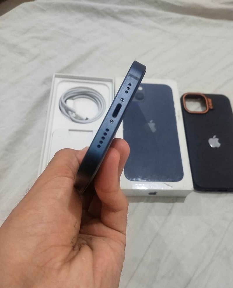 Apple iPhone 13 2