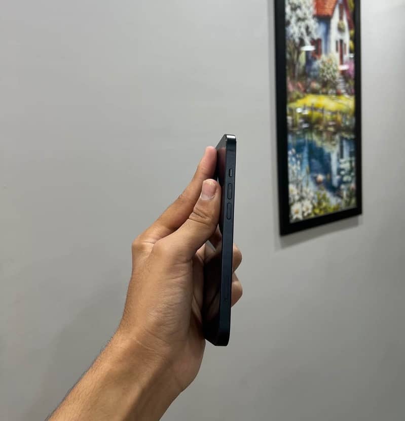 Apple iPhone 13 5