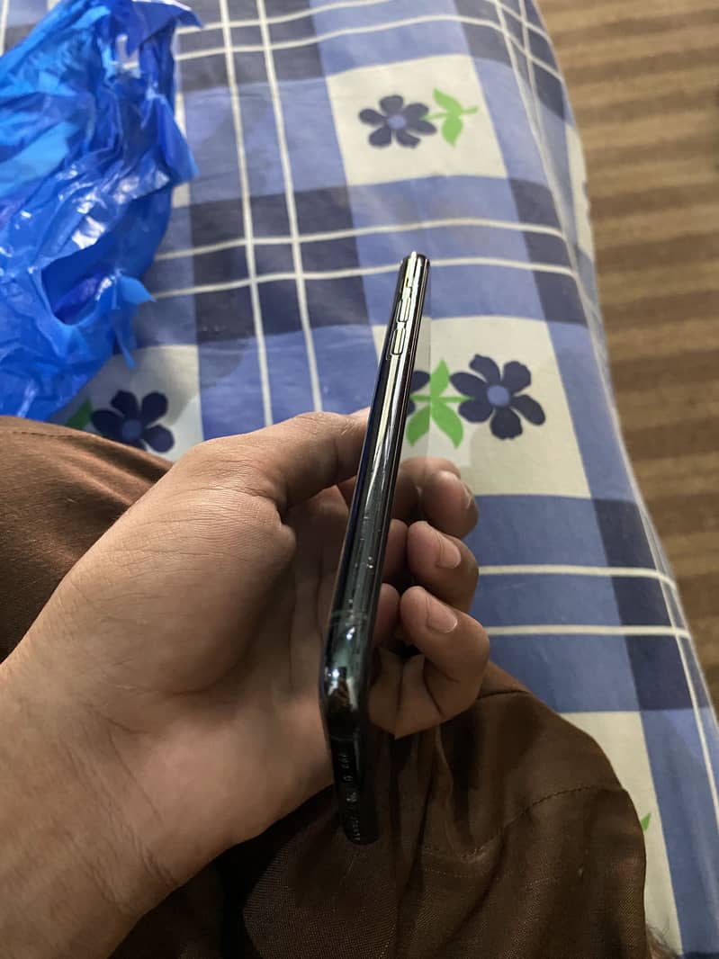 Apple iPhone 11 Pro 1