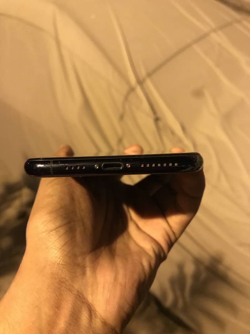 Apple iPhone 11 Pro Max 4