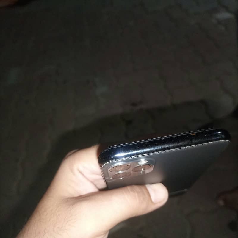 Apple iPhone 11 Pro Max 2