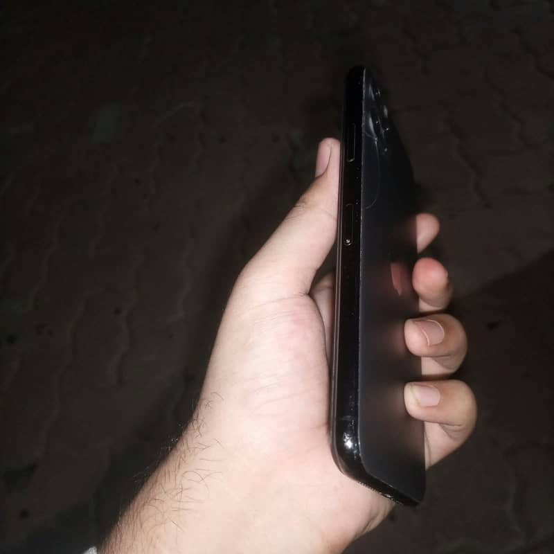 Apple iPhone 11 Pro Max 4
