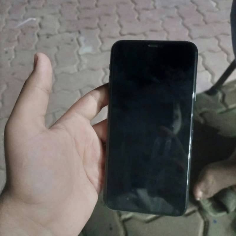 Apple iPhone 11 Pro Max 9