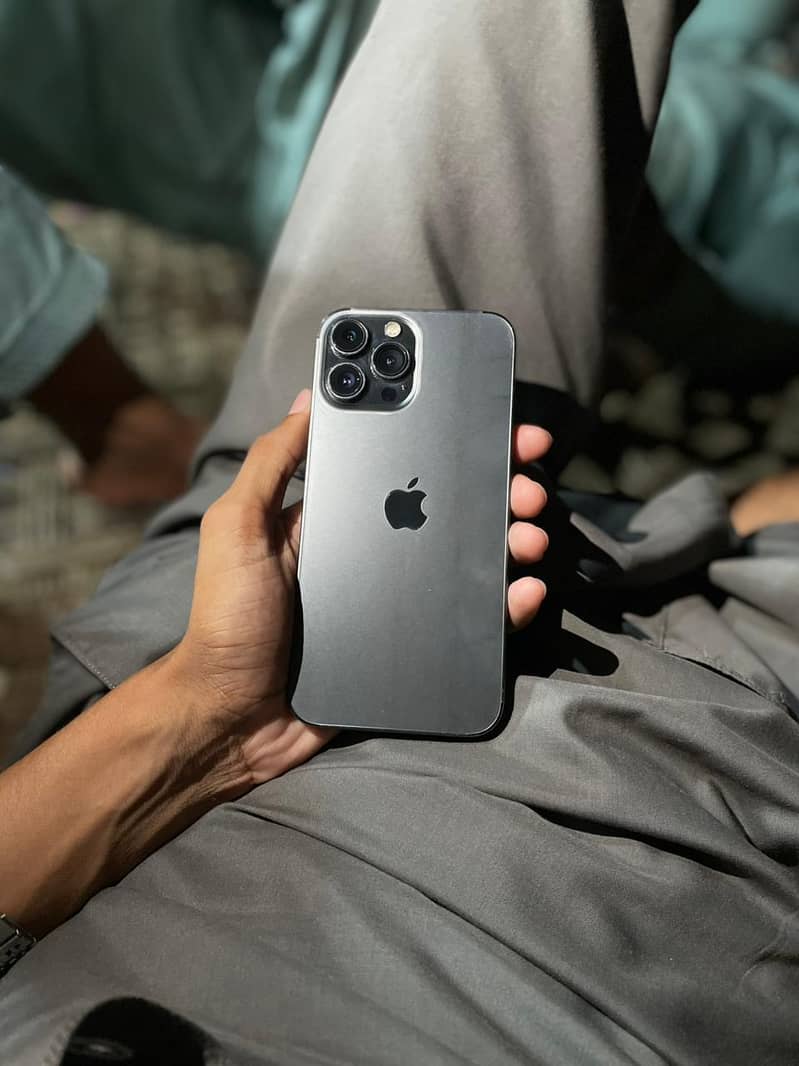 Apple iPhone 13 Pro Max 1
